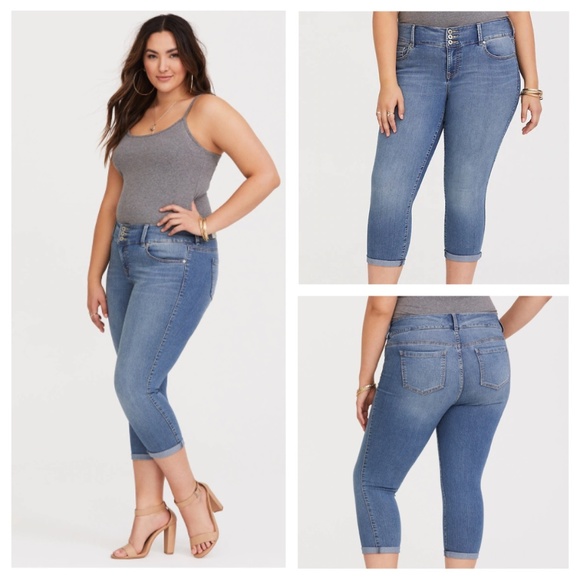 torrid Denim - Torrid | Medium Wash 3 Button Cropped Jegging torrid Denim - Torrid | Medium Wash 3 Button Cropped Jegging